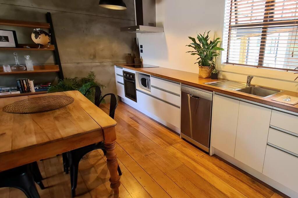 Apartment 4 - Haddin Court - Chic Ny Loft Style Blenheim Eksteriør billede